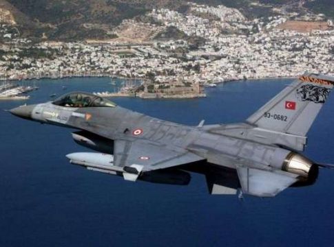 Νέο μπαράζ παραβιάσεων από τουρκικά μαχητικά – Τέσσερις εικονικές αερομαχίες
