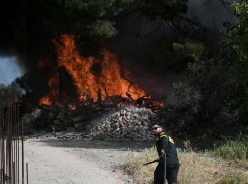 Σε ύφεση η φωτιά στο Άγιο Όρος – Σε ετοιμότητα για ενδεχόμενη αναζωπύρωση