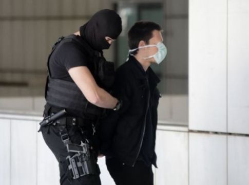 Ξανά στο εδώλιο για βιασμό ο 21χρονος δολοφόνος της Ελένης – Συγκλονίζει η κατάθεση της 19χρονης ΑμεΑ