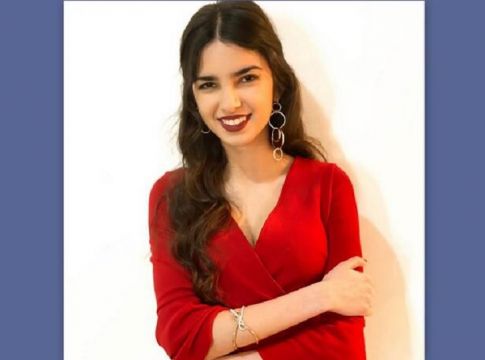 8 Λέξεις: Οι πρώτες αρετουσάριστες φώτο της Ιφιγένειας με μπικίνι!