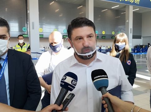 Κορωνοϊός : Συναγερμός για τα εισαγόμενα κρούσματα – Σαρωτικές επιθεωρήσεις Χαρδαλιά στα αεροδρόμια