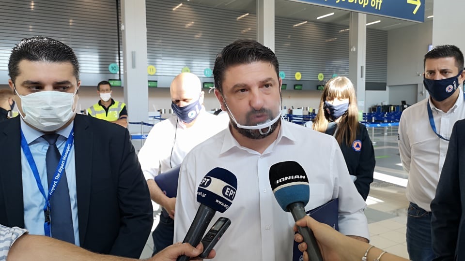 Κορωνοϊός : Συναγερμός για τα εισαγόμενα κρούσματα – Σαρωτικές επιθεωρήσεις Χαρδαλιά στα αεροδρόμια