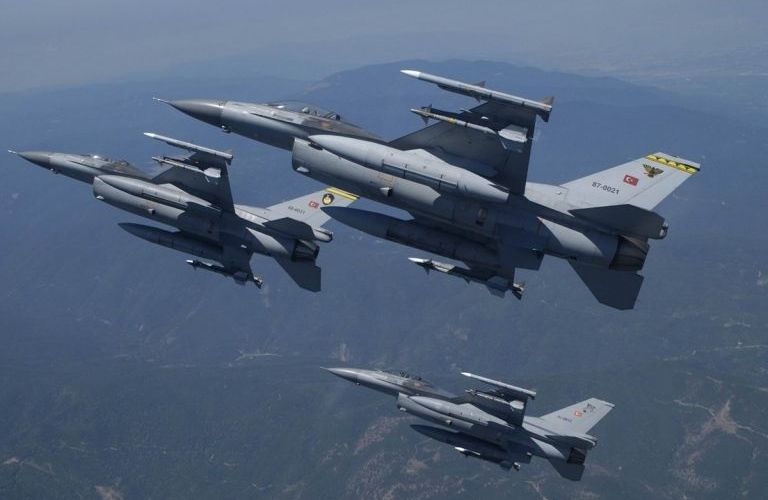 Μπαράζ τουρκικών προκλήσεων – Εμπρηστικά δημοσιεύματα και υπερπτήσεις στο Αγαθονήσι