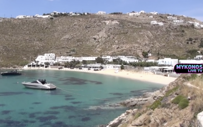 Χαμός στη Μύκονο: «Εξαφανίστηκαν» οι ξαπλώστρες (video)