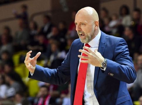 Oμπράντοβιτς: «Έχω την υποχρέωση στον κόσμο του Ερυθρού Αστέρα»