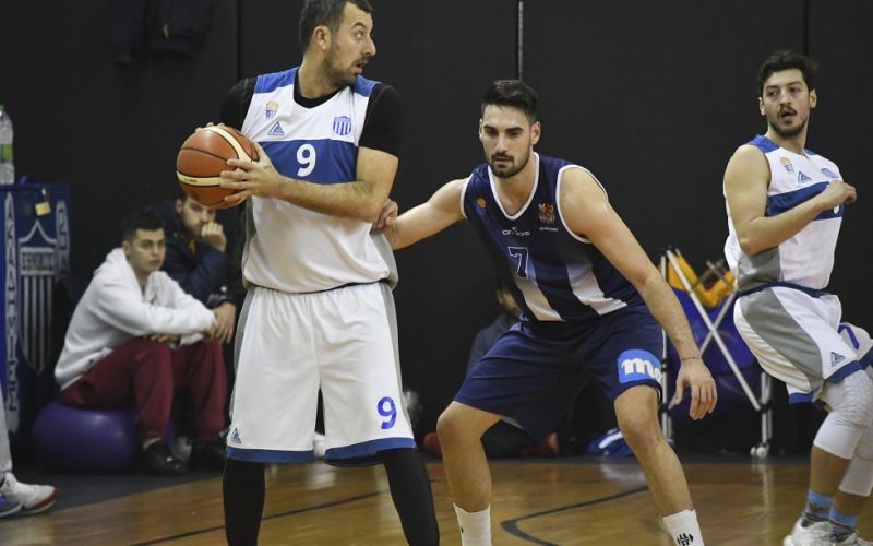 Μίχαλος: «Γελοίοι, υπάρχουν παιδιά που ζουν με 200 ευρώ»