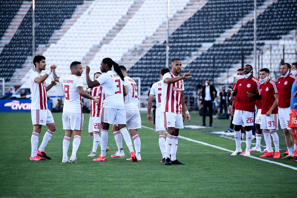 Ολυμπιακός: Οι πανηγυρισμοί στα αποδυτήρια της Τούμπας (vid)