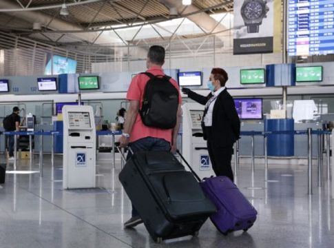 Τουρισμός: Πώς θα ελέγχονται οι ταξιδιώτες από το εξωτερικό