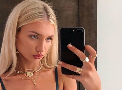 Η Gabby Epstein ξέρει πώς να προκαλεί στο Instagram (pics)