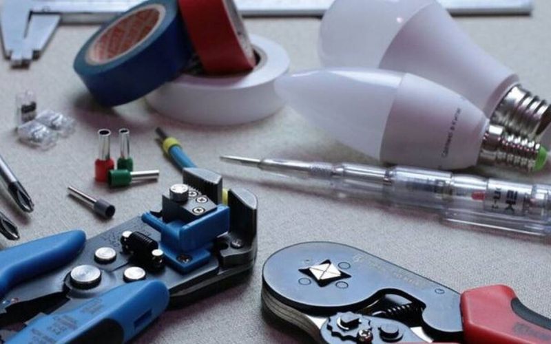 Hλεκτρολόγος αγόρασε λαχείο επειδή «άκουγε φωνές»: Δείτε πόσα κέρδισε