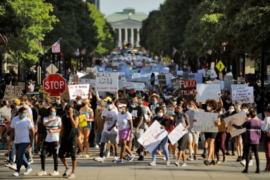 Δεύτερο κύμα covid-19 λόγω των διαδηλώσεων για τον Τζορτζ Φλόιντ φοβούνται στις ΗΠΑ