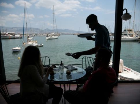 Σαρωτικοί έλεγχοι στις επιχειρήσεις: Επεσαν πρόστιμα για μάσκες