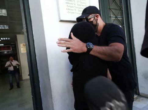 Επίθεση με βιτριόλι: Προφυλακιστέα η 35χρονη – Εκανε χρήση του δικαιώματος σιωπής