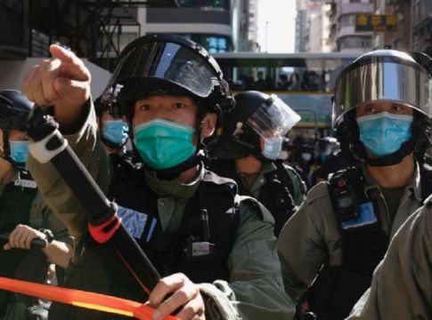 Χονγκ Κονγκ: Συλλήψεις 53 διαδηλωτών κατά τη διάρκεια ειρηνικής διαμαρτυρίας