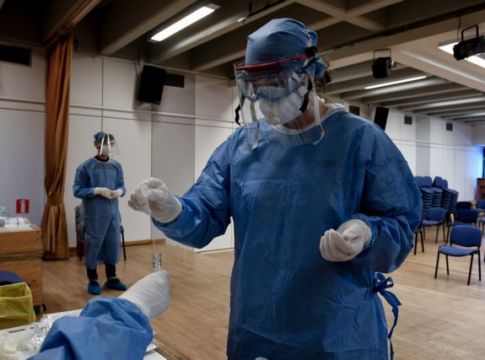 Κορωνοϊός: Ανησυχία από τις τοπικές αναζωπυρώσεις – Ένας Σουηδός θετικός στα Χανιά