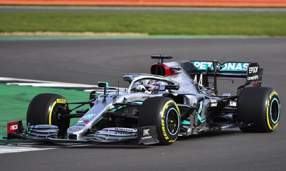 Formula 1: Η Mercedes παρουσίασε το μαύρο της μονοθέσιο