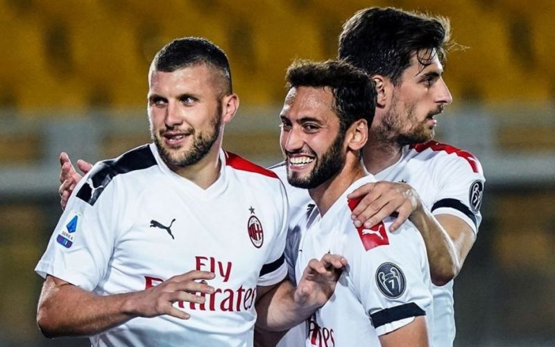 «Τεσσάρα» για Μίλαν, «γκέλα» για Φιορεντίνα