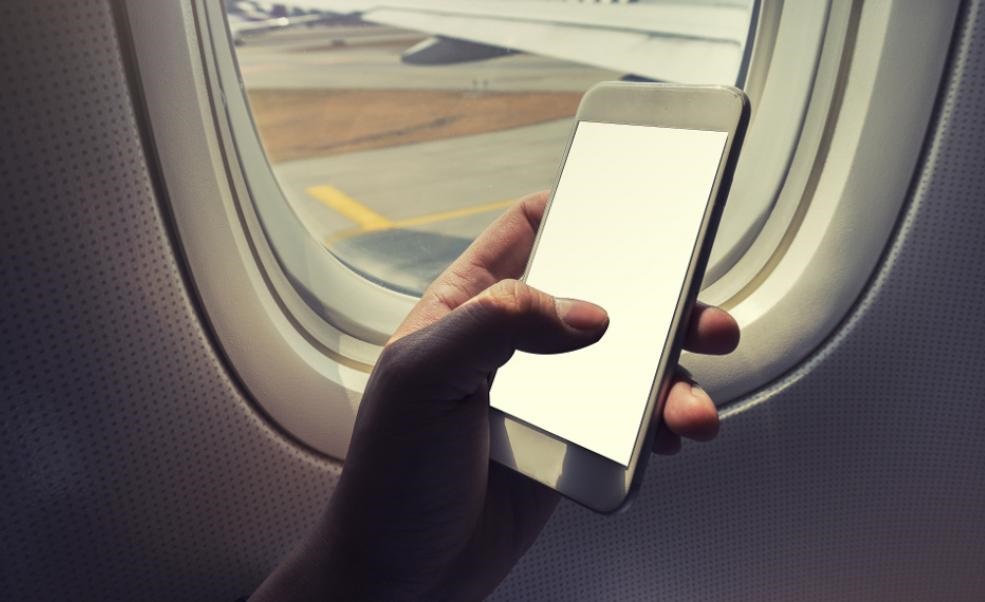 Αεροπλάνο – κινητά: Ποιος είναι ο πραγματικός λόγος που μας λένε να τα κλείνουμε
