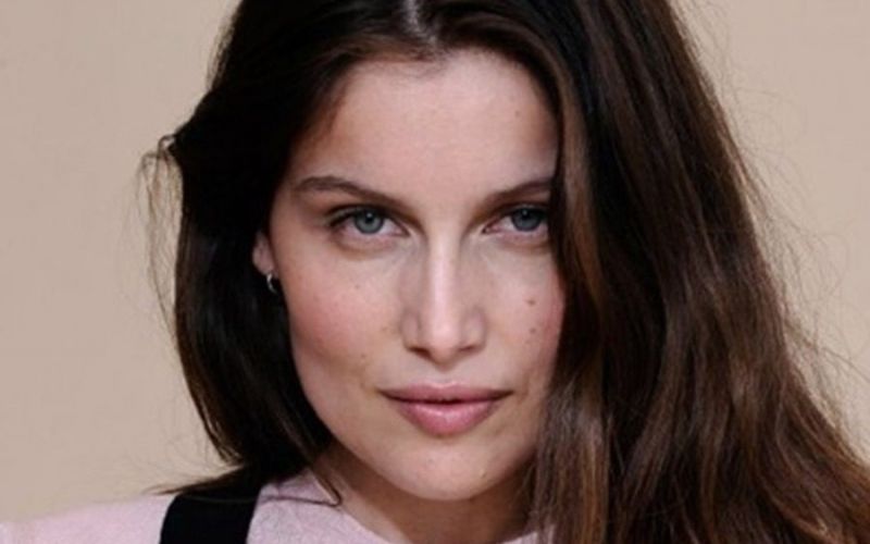 Λετίσια Κάστα: Φωτογραφίζεται τοπλeς στα 42 της και ο κόσμος υποκλίνεται