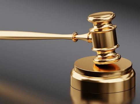 Κρήτη: Στο εδώλιο 55χρονος που βίαζε επί 14 χρόνια την κόρη του