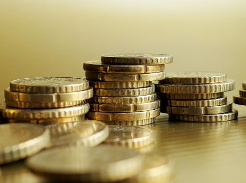 Ύφεση 7,5% το 2020 και ανάπτυξη 5,1% το 2021 προβλέπει η ΕΤΕ