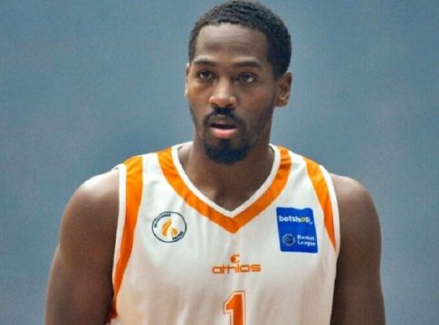 Ενδιαφέρον του Ερυθρού για Λάνγκστον Χολ