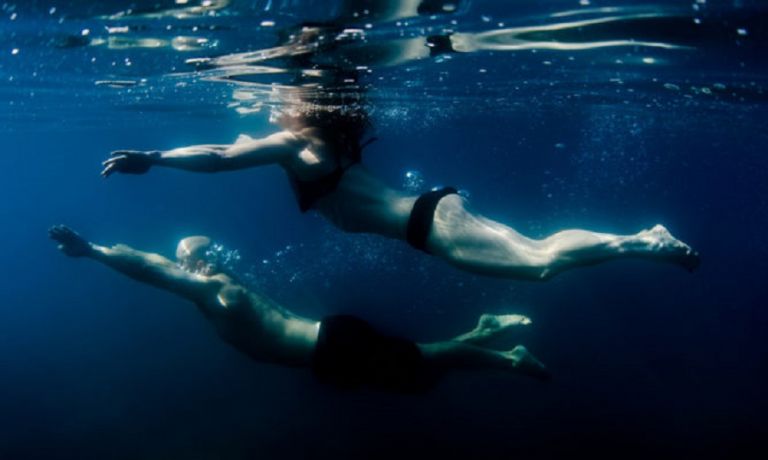 Υποθερμία: Τα σημάδια την ώρα που κολυμπάτε – Τι πρέπει να κάνετε και τι όχι | to10.gr