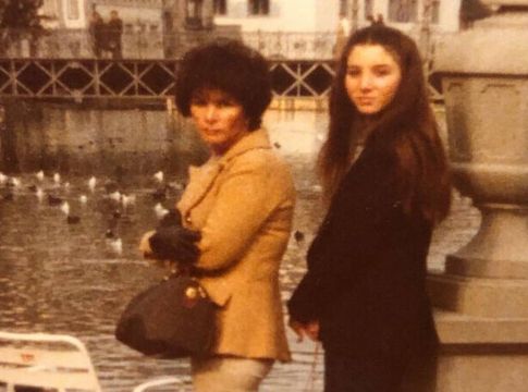 Το κοριτσάκι της photo είναι πρωταγωνίστρια της σειράς που βλέπεις συνέχεια