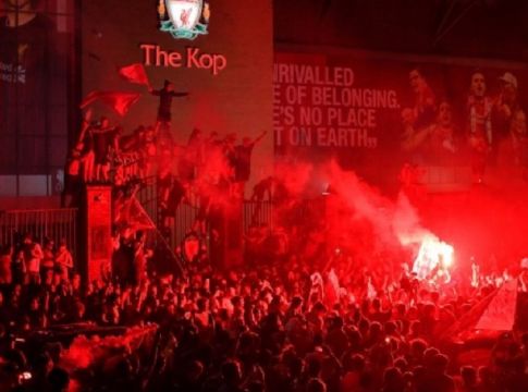 Ποιος κορωνοϊός; Το Λίβερπουλ… φλέγεται (pics&vids)