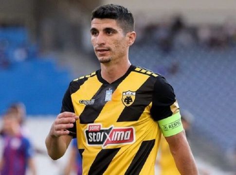 Που πας με τρία αμυντικά χαφ και τον Μάνταλο «σέντερ φορ»…