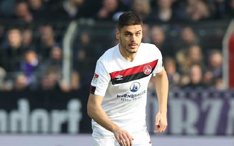 Η μισή Bundesliga στα πόδια του Μαυροπάνου