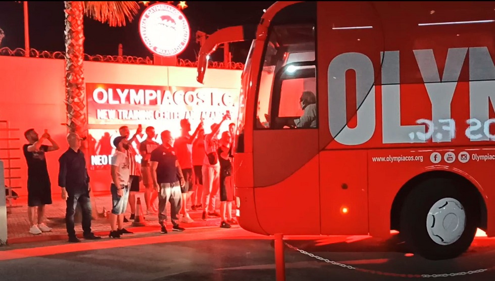 Αποθέωση στο Ρέντη για τους πρωταθλητές! (pics)