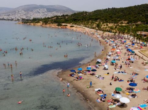 Οι νέοι κανόνες στις παραλίες – Τι ισχύει για μπαρ, μουσική και αλκοόλ