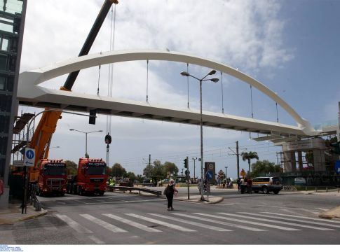 Άνοιξε η Λεωφόρος Ποσειδώνος – Εντυπωσιακές εικόνες από τη νέα πεζογέφυρα