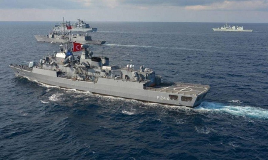 Ελληνική φρεγάτα παρακολουθεί πλοίο που μεταφέρει όπλα στη Λιβύη