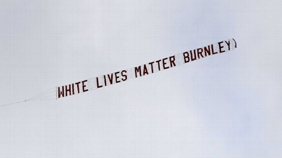 Καταδίκασε η Μπέρνλι πανό με ρατσιστικό μήνυμα που πέταξε πάνω από το «Etihad» (vid)