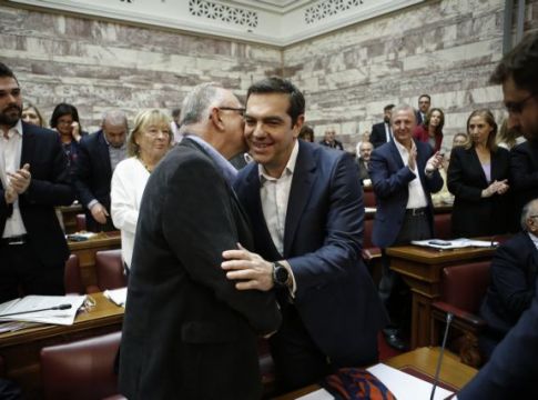Ο Τσίπρας αδειάζει Παπαδημούλη και θεωρεί λήξαν το θέμα