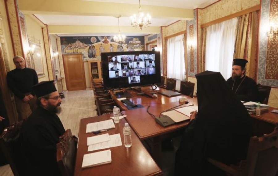 «Αφόρισε» τη γιόγκα η Ιερά Σύνοδος – Επιμένει για τη Θεία Κοινωνία