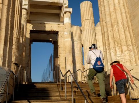 Κορωνοϊός: Φόβοι για έκρηξη των κρουσμάτων από ξένους τουρίστες – Οι ανησυχίες και τα πρωτόκολλα