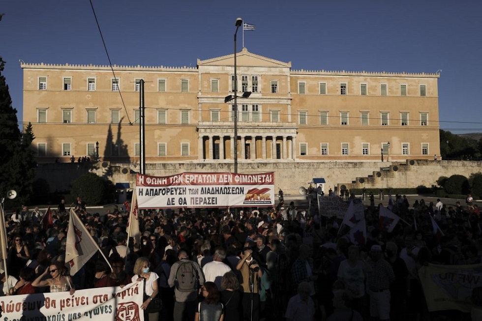 Πέρασε με 187 ψήφους το νομοσχέδιο για τις διαδηλώσεις – «Πόλεμος» εντός και εκτός Βουλής