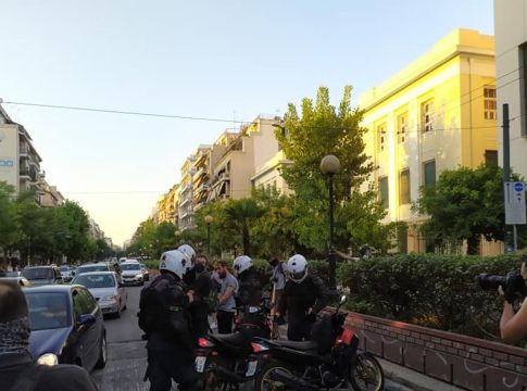 Ελεύθεροι οι συλληφθέντες για τα επεισόδια στην ΑΣΟΕΕ με πρωτοφανείς όρους