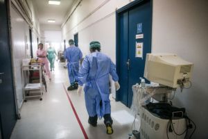Τσακρής : Πιθανό επόμενο μέτρο το τοπικό ή κλαδικό lockdown