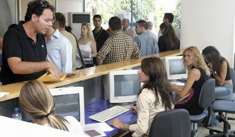 Υποχρεωτική χρήση μάσκας στο Δημόσιο – Τι ισχύει για το κοινό