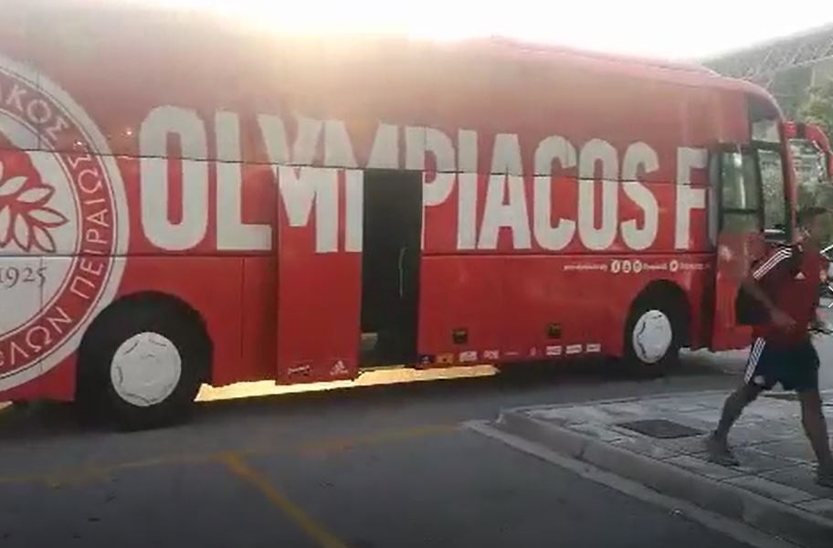 Αποκλειστικά βίντεο : Η άφιξη του Ολυμπιακού στο ΟΑΚΑ
