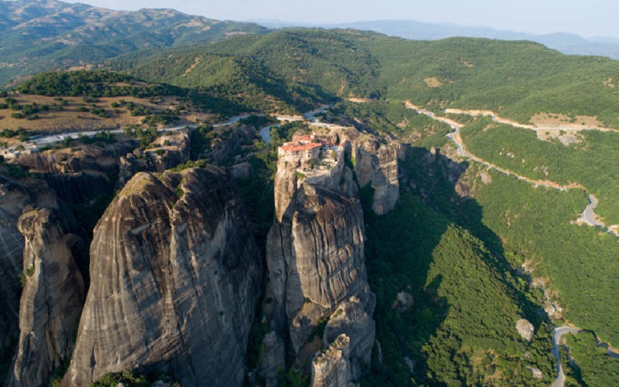 Η εντυπωσιακή φωτογραφία του Instagram από τα Μετέωρα που κάνει θραύση