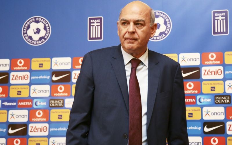 Ο Βαγγέλης Γραμμένος ως υπηρέτης δύο αφεντάδων…