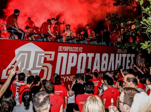 Ολυμπιακός : «Έτσι πανηγυρίσαμε το 45ο στον Πειραιά» (vid)