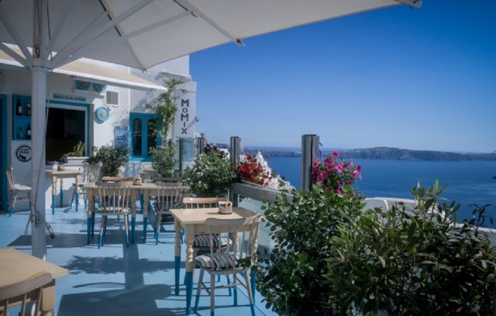 Άρση μέτρων : Καταργείται το όριο έξι ατόμων στα τραπέζια – Τι αλλάζει στα εμπορικά κέντρα