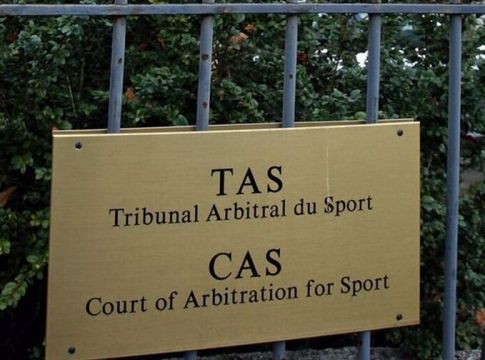 Το CAS πετάει την μπάλα στην εξέδρα…