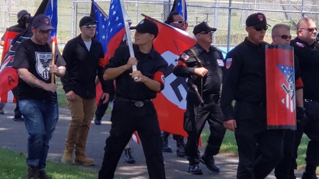 Ναζί παρελαύνουν απροκάλυπτα σε πόλη της Πενσυλβάνια